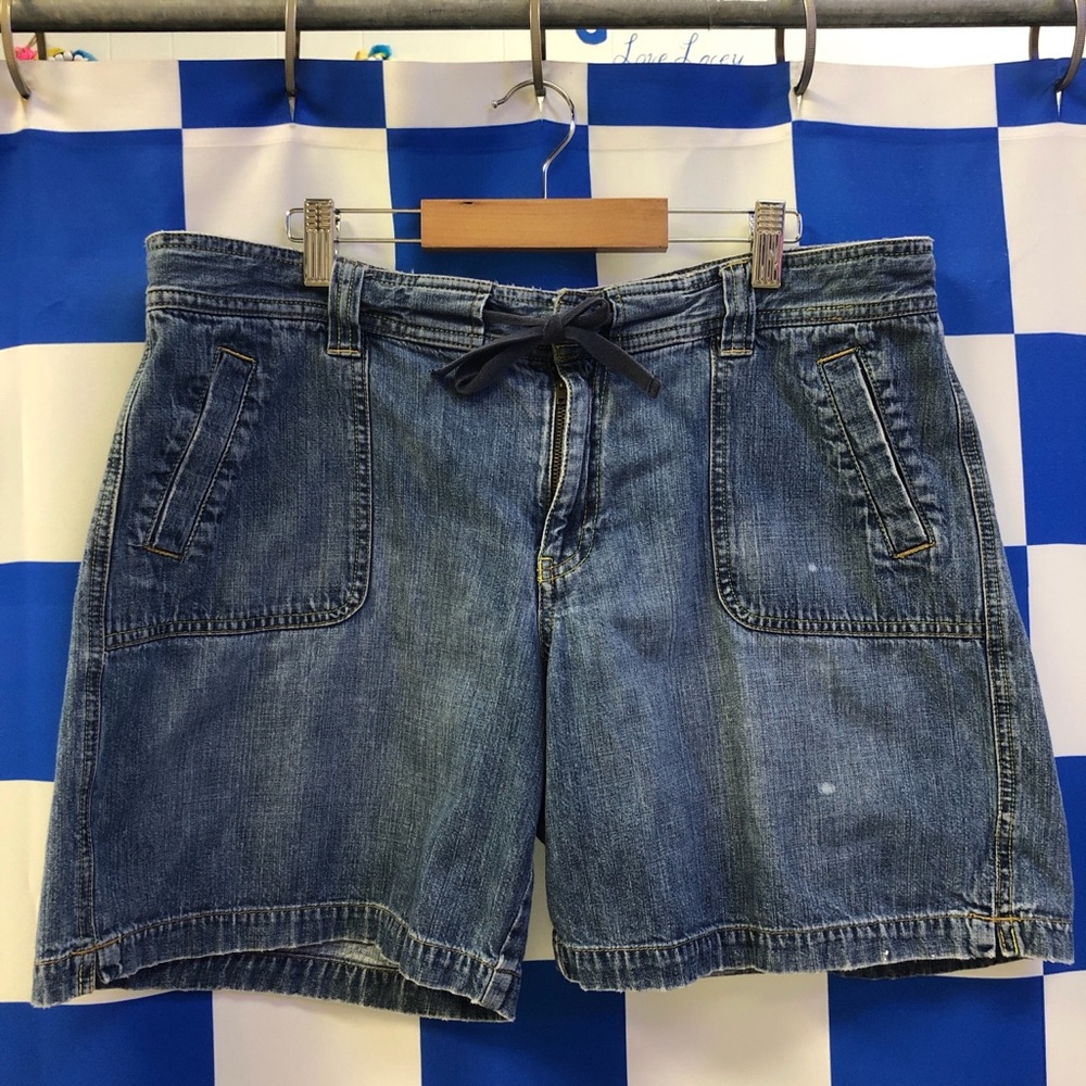 Y2K Old Navy “just below waist” denim shorts